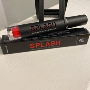 Younique Splash Liquid Lipstick in Red (Stubborn).